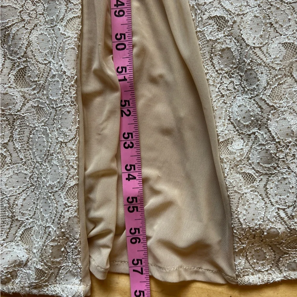 CATCHET IVORY LACE EVENING GOWN, Pearl, Lined, Mermaid, Formal, Metallic, size 4